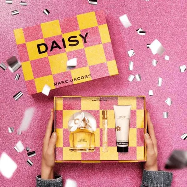 Bộ Qùa Tặng Nước Hoa Marc Jacobs Daisy EDT 3pcs ( Nước Hoa 100ml & Mini EDT 10ml & Body Lotion 75ml )