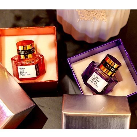 Combo Nước Hoa Vùng Kín Cho Phái Nữ Whisis Rose Day Inner Perfume 7ml (Màu đỏ) Và Whisis Love Secret Inner Perfume 7ml (Màu Tím)