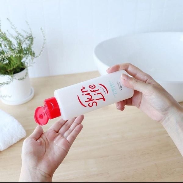 Nước Hoa Hồng Cow Skinlife Ngăn Ngừa Mụn Và Dưỡng Trắng Da Chai 150ml