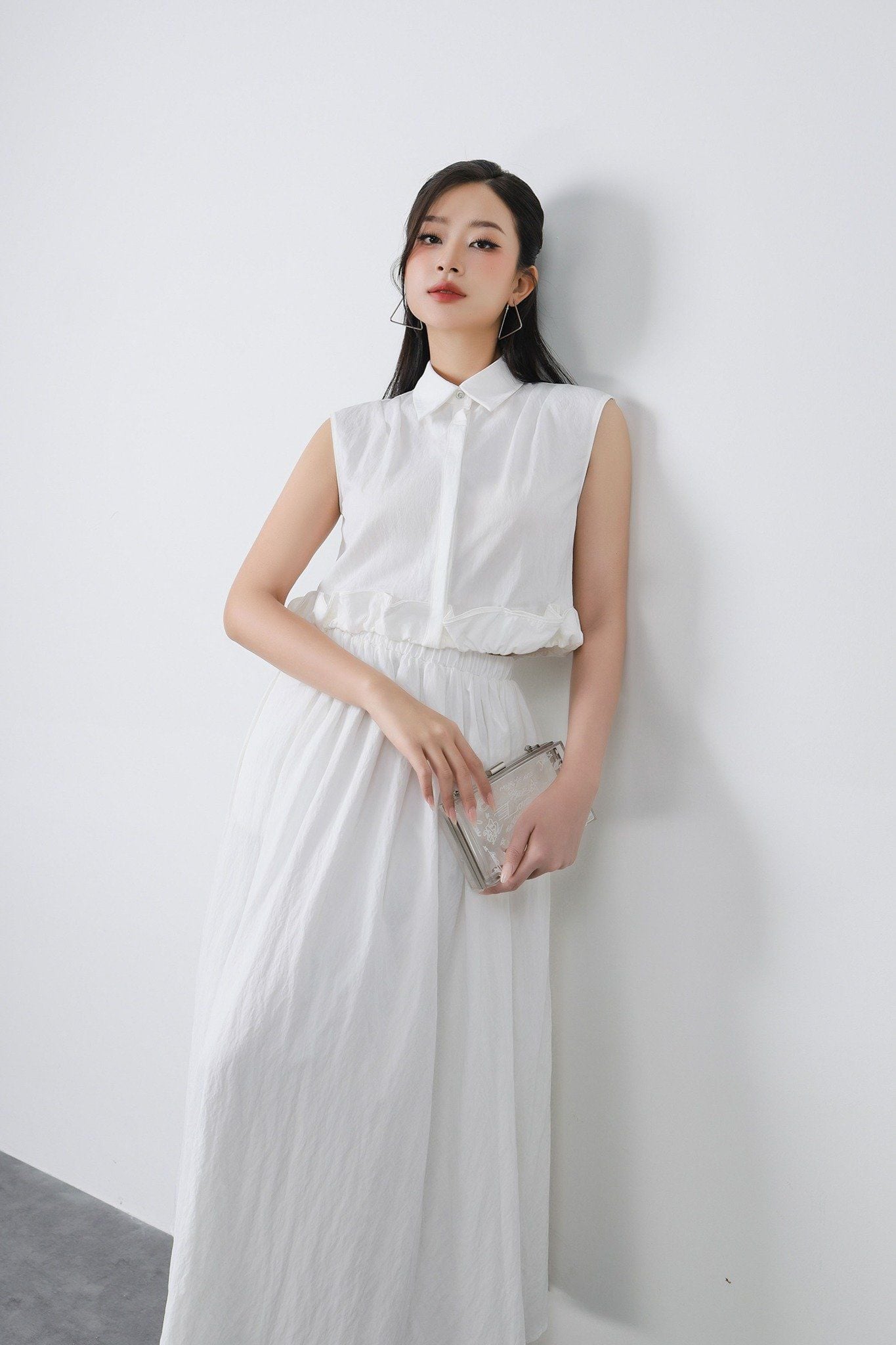 BAS13302 - Áo sơ mi kiểu vải tuytsi dáng lửng cổ đức gấu áo phối viền nhún tạo kiểu cài khuy thân trước - PANTIO