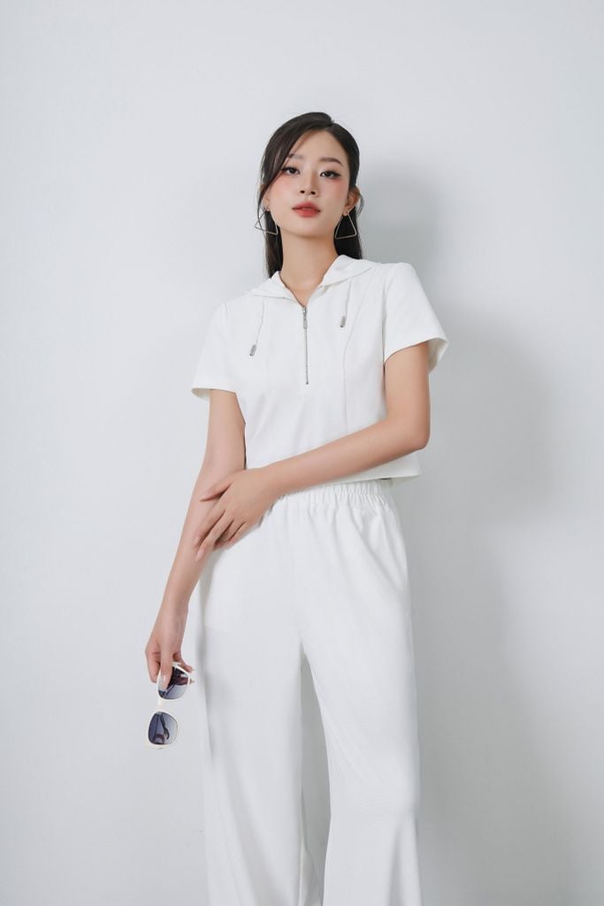 BAT33492 - Áo bộ thể thao vải len dáng croptop có mũ ngực áo phối khóa kim loại - PANTIO
