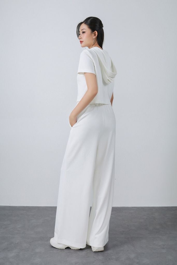 BAT33492 - Áo bộ thể thao vải len dáng croptop có mũ ngực áo phối khóa kim loại - PANTIO