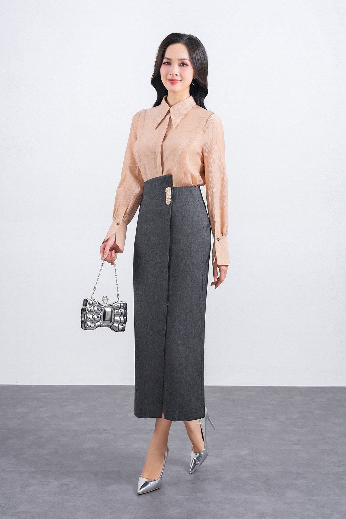 FJD51264 - Chân váy dài vải thô dáng suông eo phối vạt lệch tạo kiểu kèm phụ kiện kim loại thời trang - PANTIO