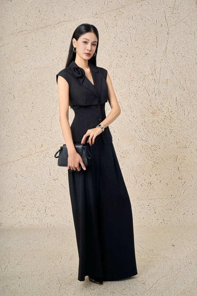 BAD13280 - Áo kiểu công sở vải thô đũi dáng ôm cổ hai ve đính hoa 3D thời trang vai chờm cài khuy trước - PANTIO