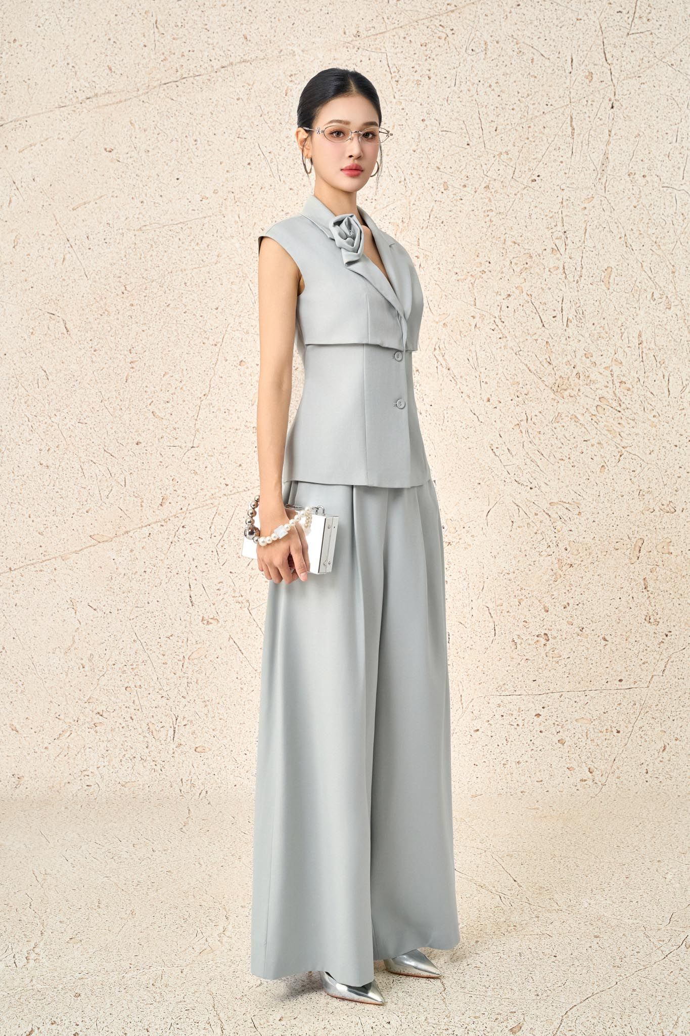 BAD13280 - Áo kiểu công sở vải thô đũi dáng ôm cổ hai ve đính hoa 3D thời trang vai chờm cài khuy trước - PANTIO