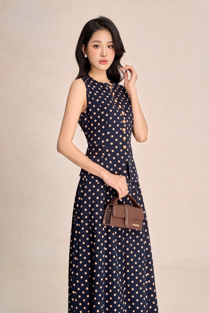 BAD13652 - Áo demi công sở vải thô lụa chấm bi dáng ôm cổ tròn chiết eo thân áo phối khuy bọc tạo kiểu - PANTIO