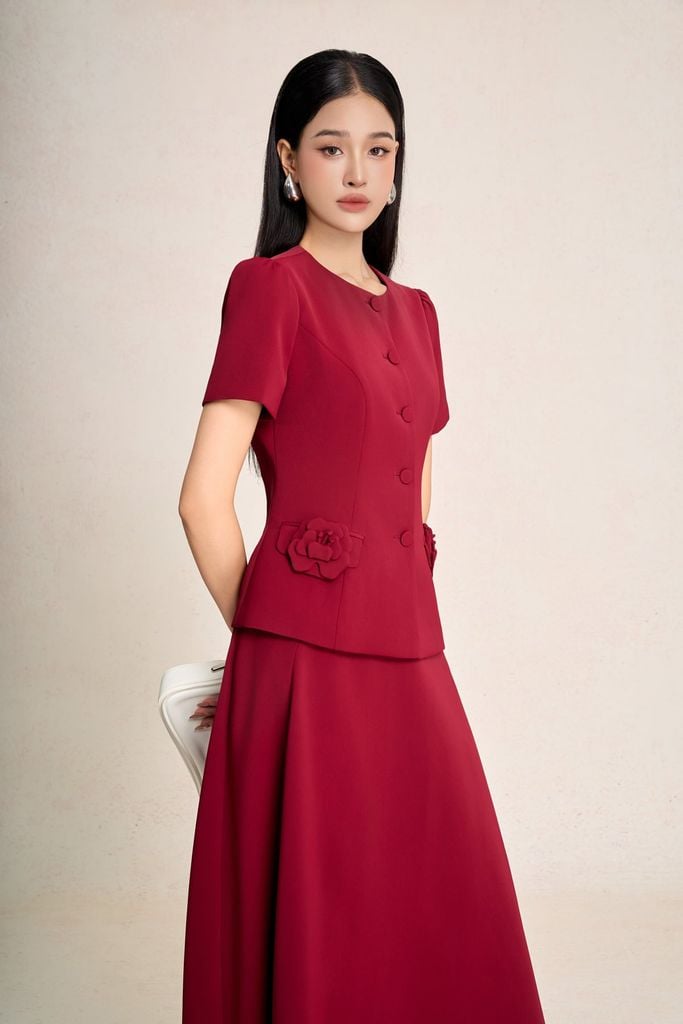 BAD13658 - Áo kiểu công sở vải tuytsi dáng peplum cổ tròn tay cộc thân áo phối khuy bọc đính hoa tạo kiểu - PANTIO