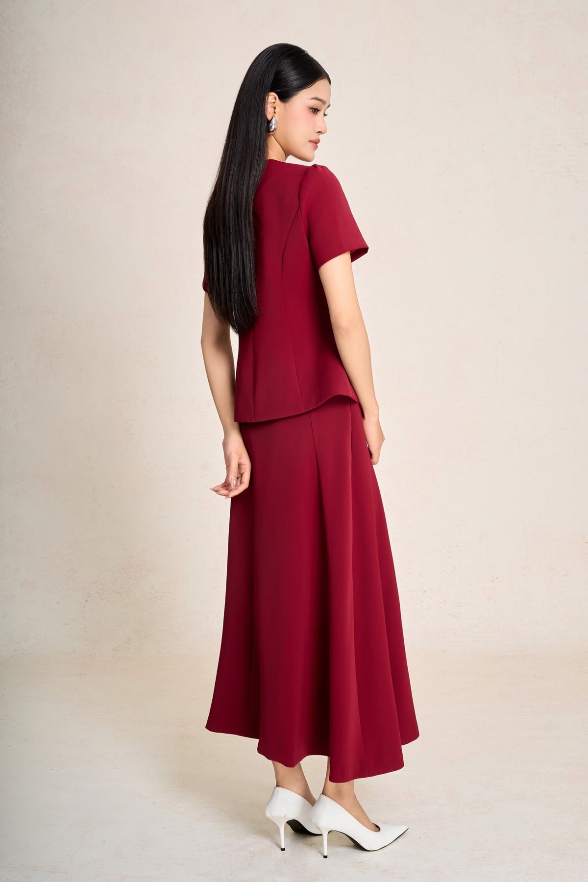 BAD13658 - Áo kiểu công sở vải tuytsi dáng peplum cổ tròn tay cộc thân áo phối khuy bọc đính hoa tạo kiểu - PANTIO