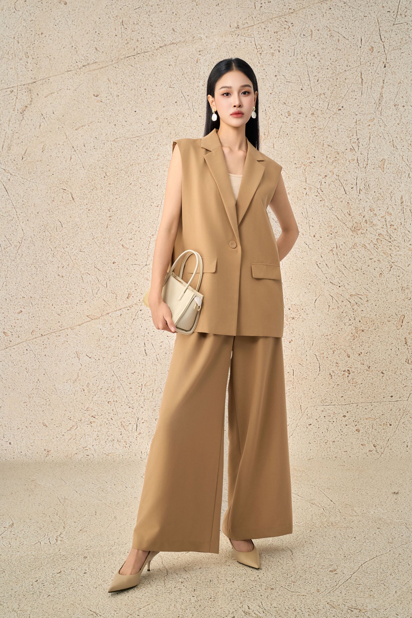 BAD33423 - Áo kiểu công sở vải thô dáng gile cổ xẻ V hai ve thời trang thân áo đính nắp túi ốp tạo kiểu - PANTIO