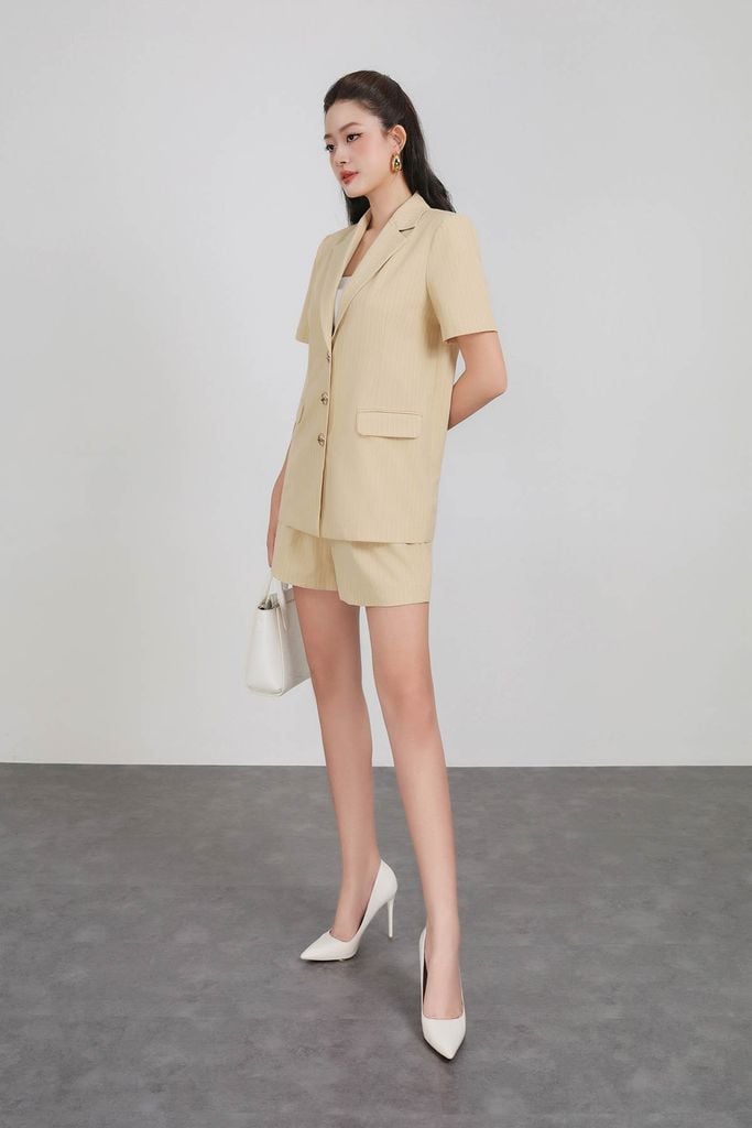 BAD33488 - Áo vest công sở vải thô kẻ dáng suông cổ hai ve tay cộc thân áo đính khuy thời trang có túi áo tạo kiểu - PANTIO