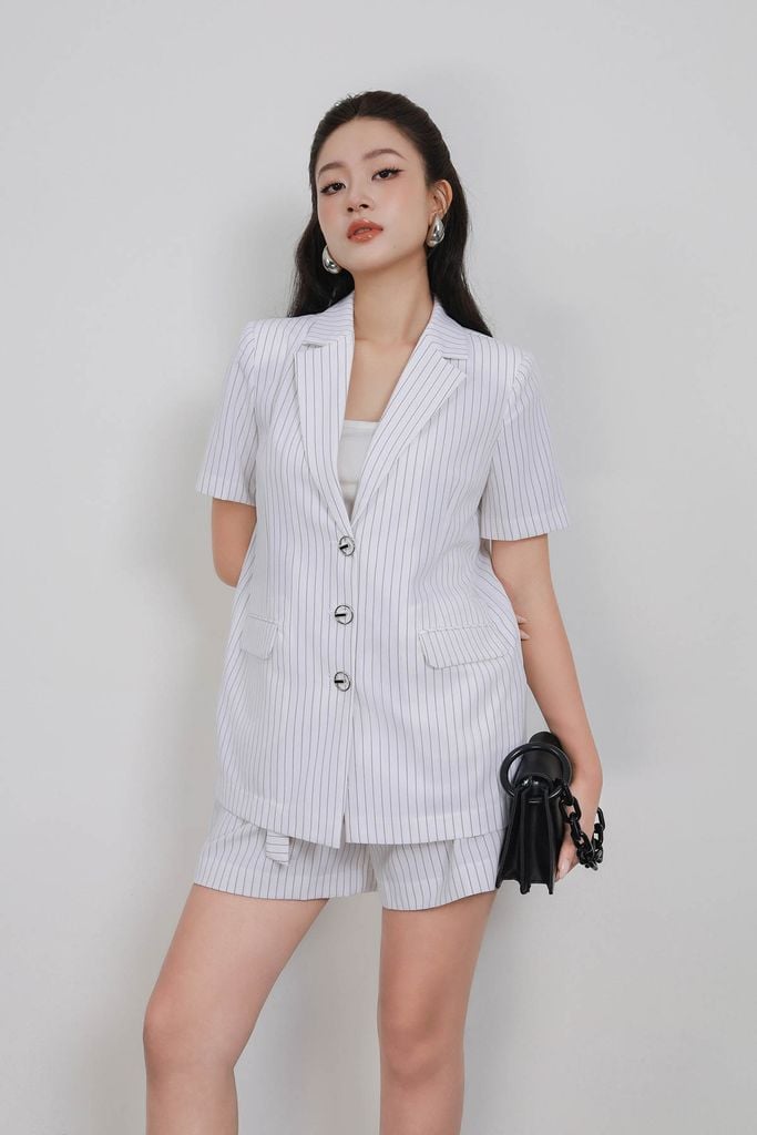 BAD33488 - Áo vest công sở vải thô kẻ dáng suông cổ hai ve tay cộc thân áo đính khuy thời trang có túi áo tạo kiểu - PANTIO