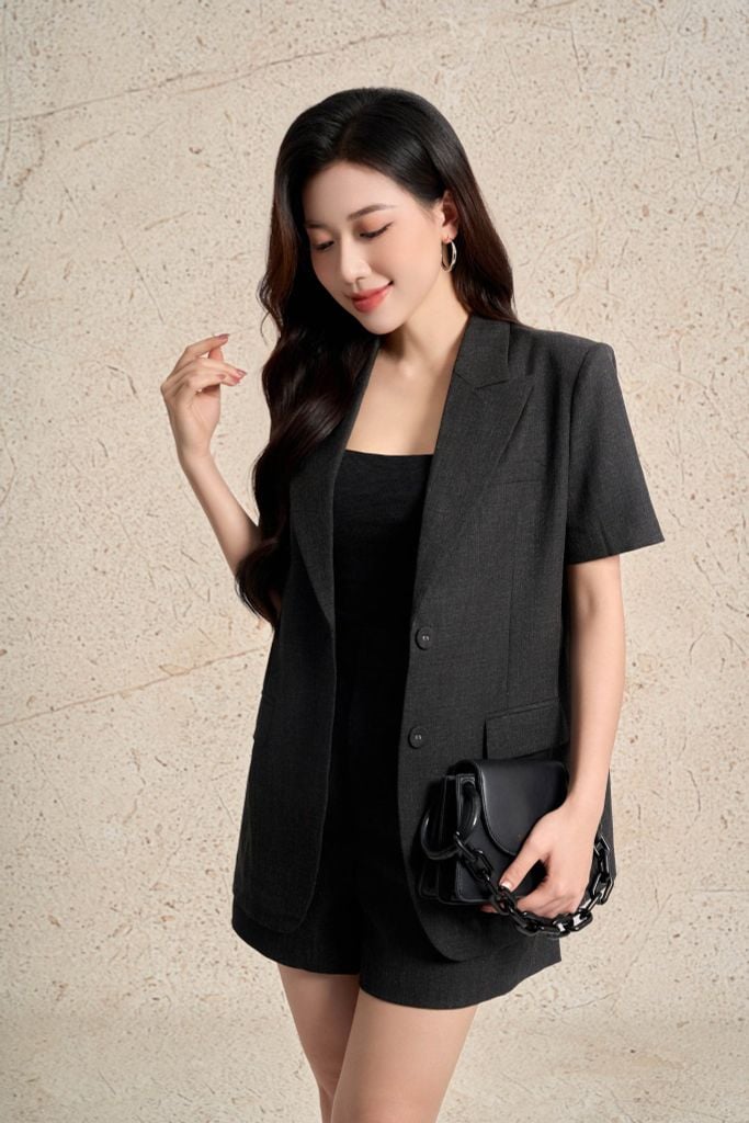 BAD33496 - Áo vest công sở vải thô kẻ dáng suông cổ hai ve tay ngắn thân áo đính nắp túi ốp tạo kiểu cài khuy trước - PANTIO