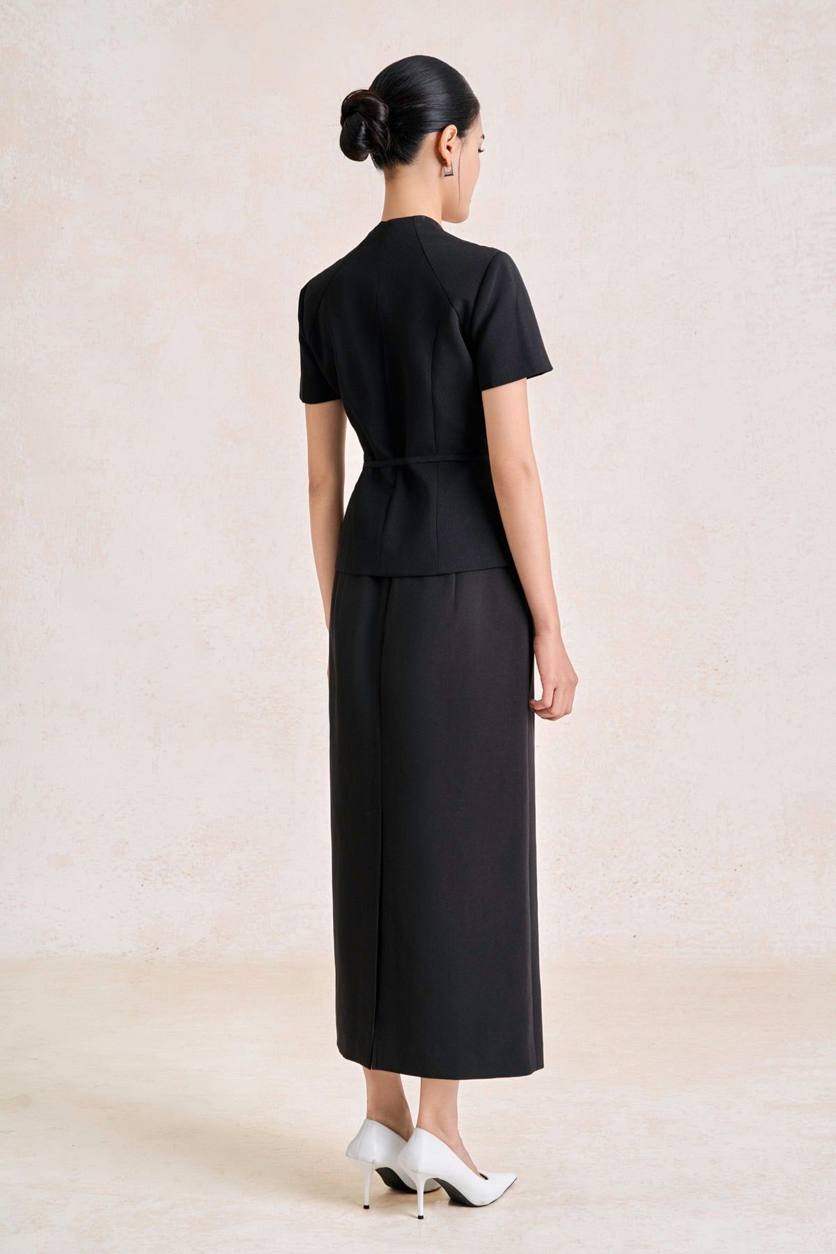 BAD33783 - Áo kiểu công sở vải thô dáng peplum cổ xẻ V tay cộc thân áo phối khoá kim loại kèm dây lưung tạo kiểu - tỷ lệ kèo 8899