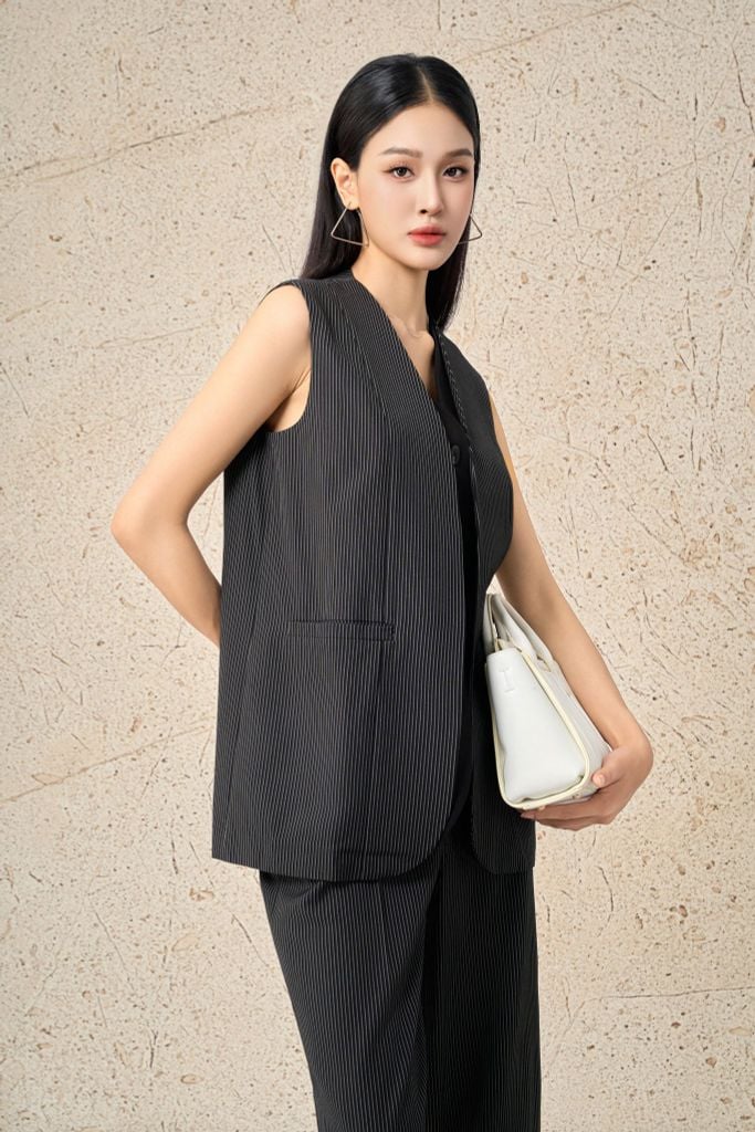 BAD53510 - Áo kiểu công sở vải thô kẻ dáng gile cổ V cách điệu hai vạt thời trang cài khuy thân trước - PANTIO