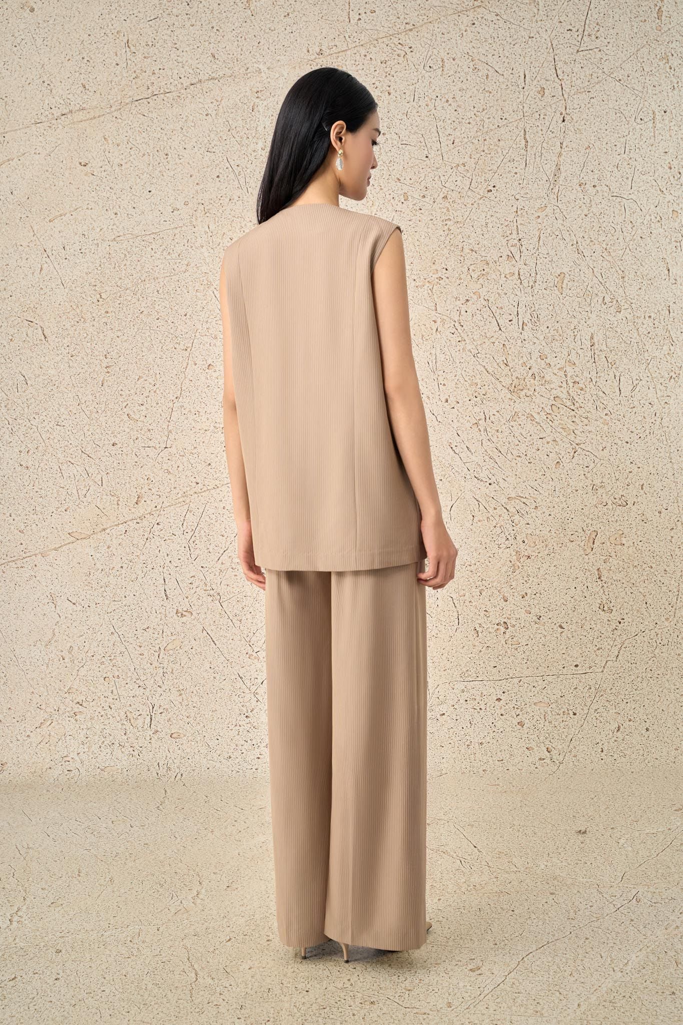 BAD53510 - Áo kiểu công sở vải thô kẻ dáng gile cổ V cách điệu hai vạt thời trang cài khuy thân trước - PANTIO