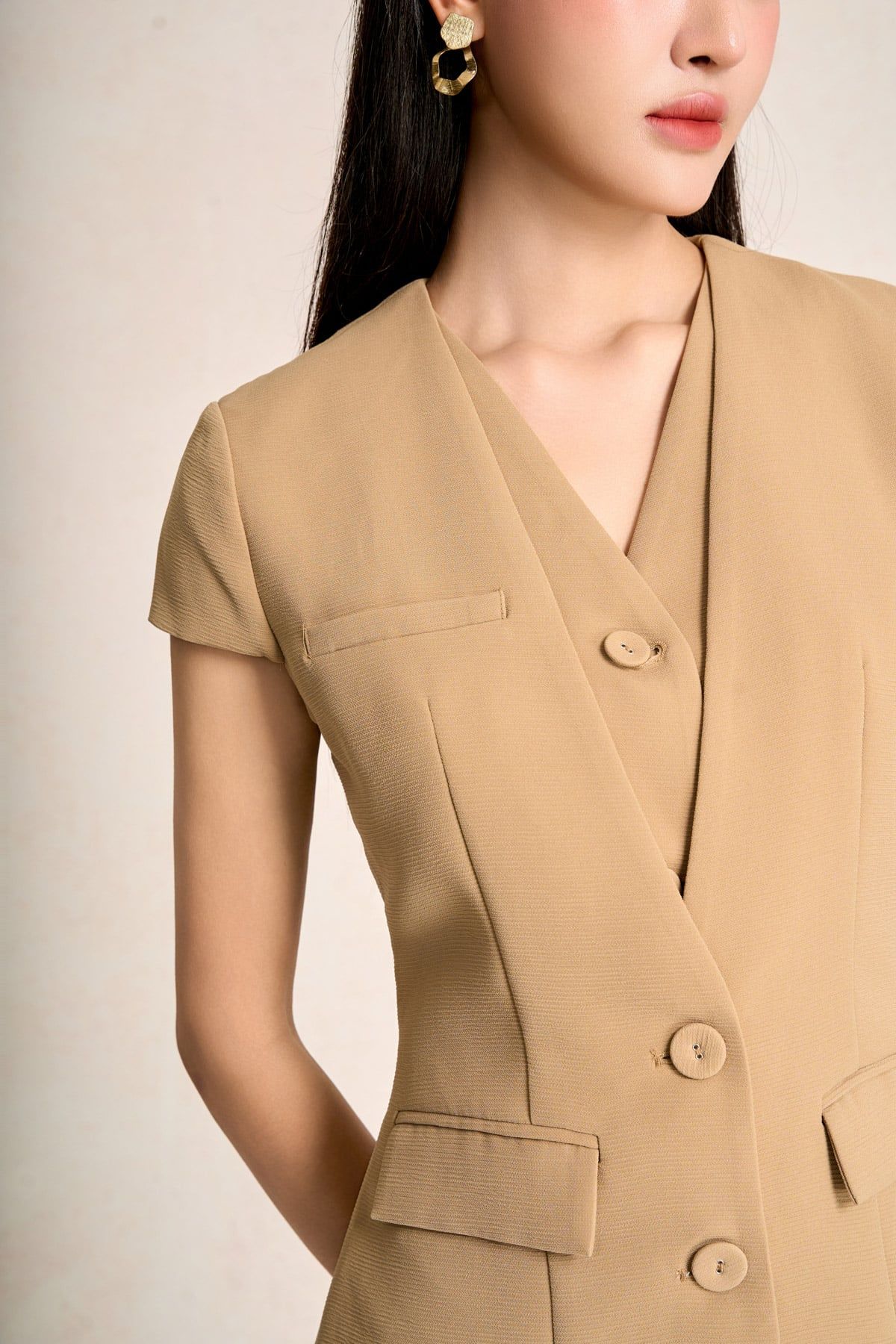 BAD73575 - Áo kiểu công sở vải phi cát dáng peplum cổ V tay chờm thân áo phối khuy bọc có túi ốp tạo kiểu - PANTIO