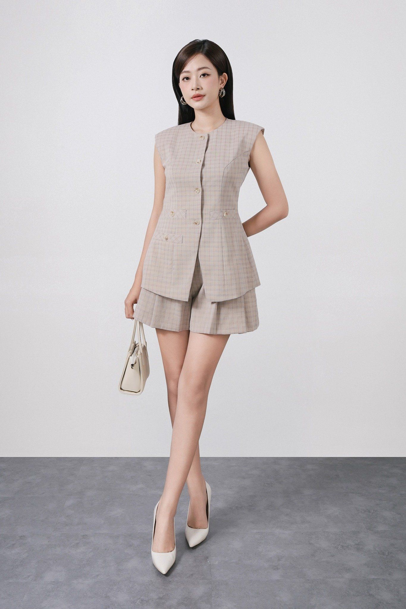 BAD73580 - Áo kiểu công sở vải thô mỏng dáng ôm cổ tròn không tay có đệm vai thân áo có túi thời trang cài khuy thân trước - PANTIO