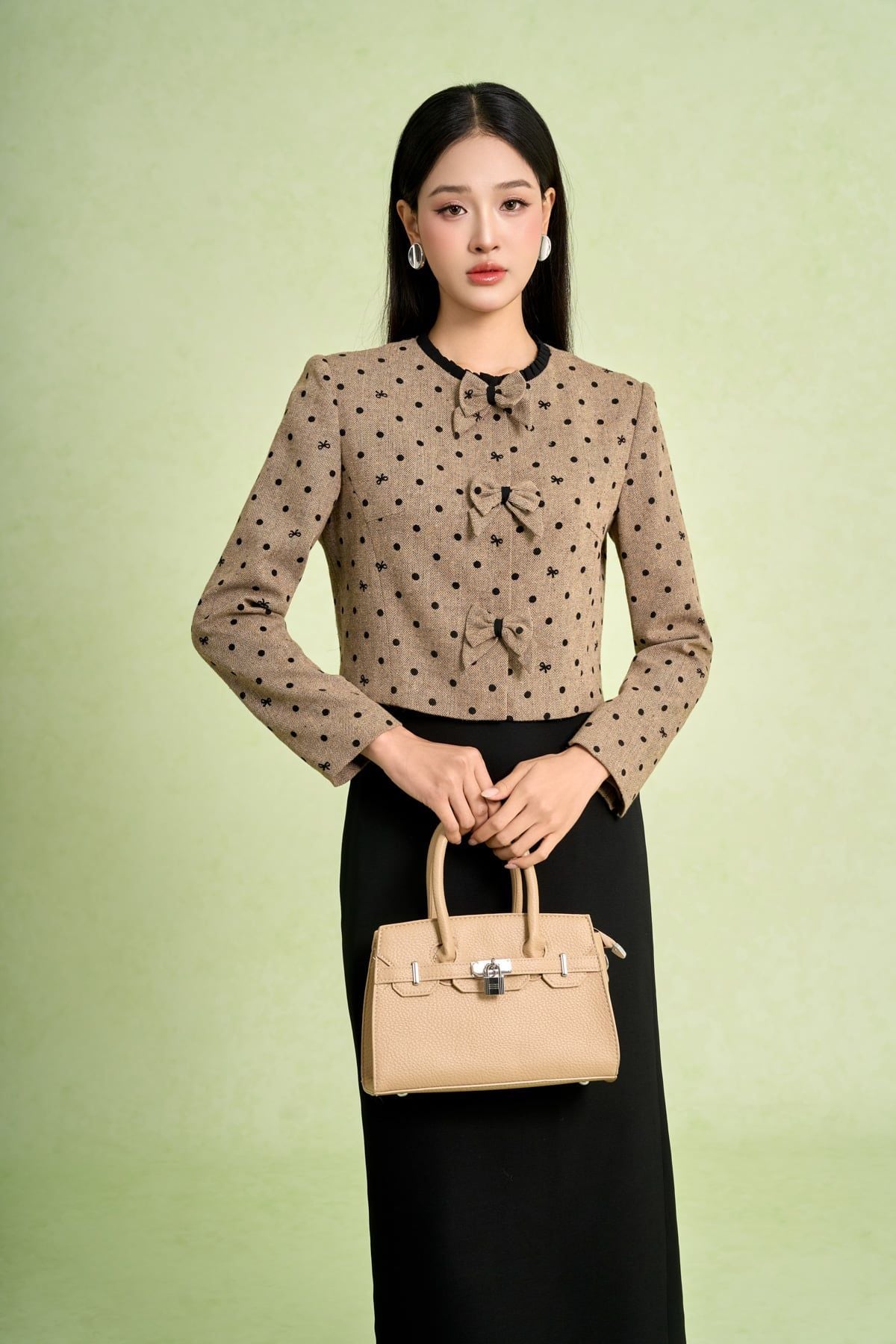 BAD93606 - Áo khoác kiểu công sở vải thô dáng ngắn cổ tròn tay dài thân áo đính nơ tạo kiểu - PANTIO