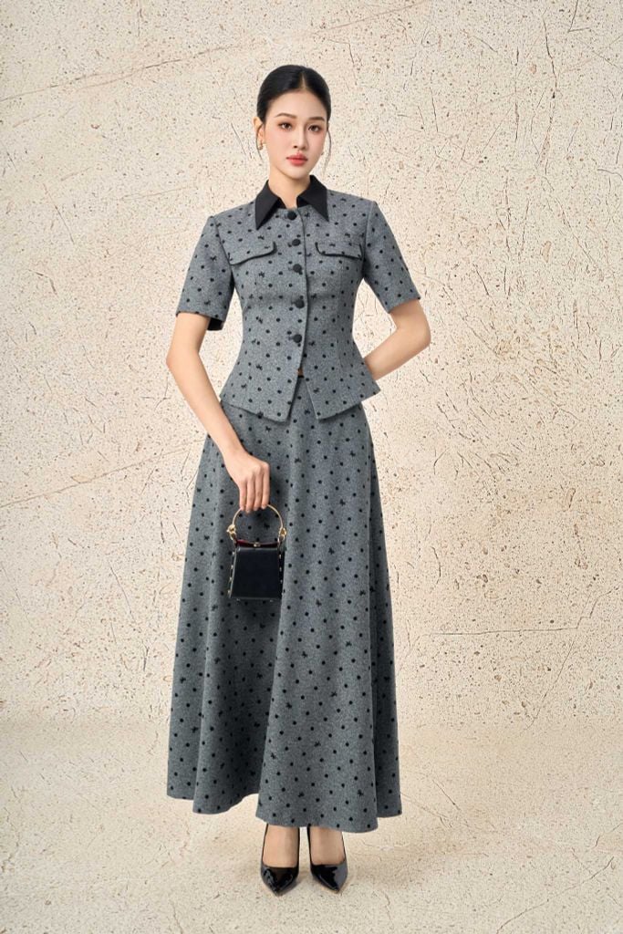 BAD93617 - Áo kiểu công sở vải thô nhung dáng ôm chiết eo cổ bẻ tay ngắn ngực áo đính nắp túi ốp tạo kiểu cài khuy thân trước - PANTIO