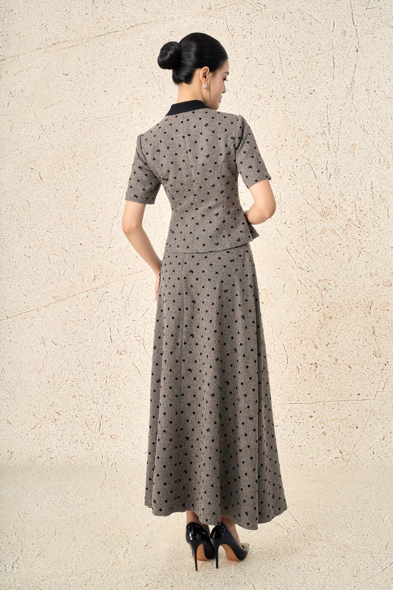 BAD93617 - Áo kiểu công sở vải thô nhung dáng ôm chiết eo cổ bẻ tay ngắn ngực áo đính nắp túi ốp tạo kiểu cài khuy thân trước - PANTIO