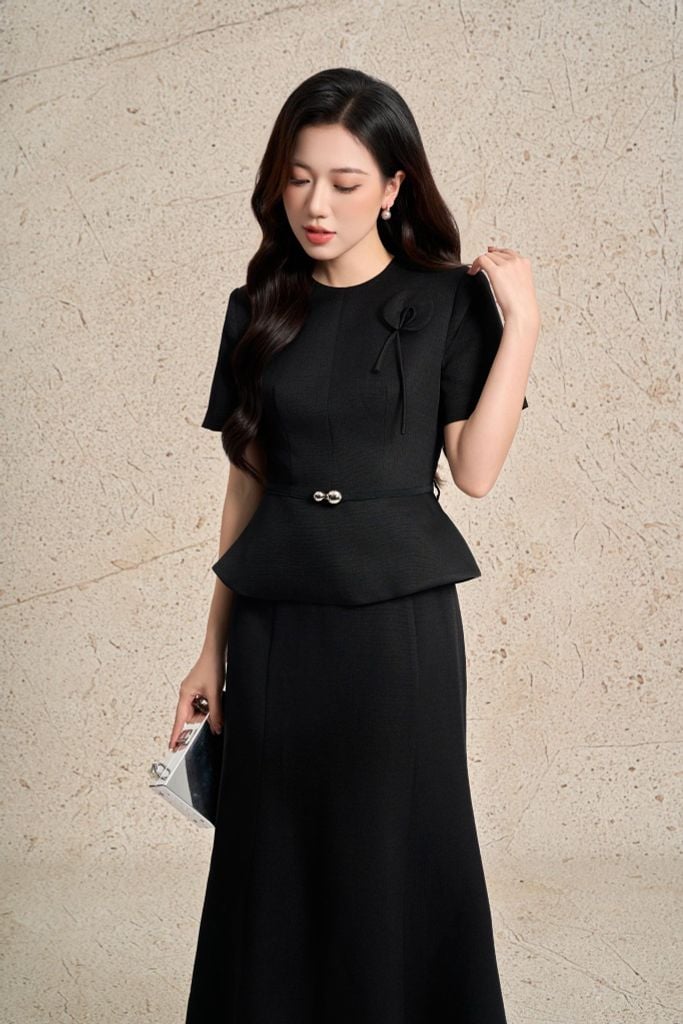 BAD93641 - Áo kiểu công sở vải thô dày dáng peplum cổ tròn tay phồng nhẹ ngực áo đính hoa kèm dây đai tạo kiểu - PANTIO