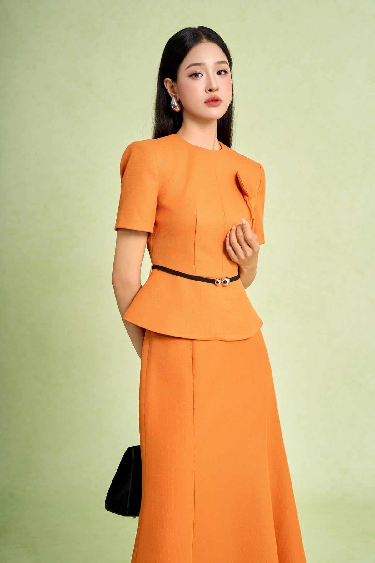 BAD93641 - Áo kiểu công sở vải thô dày dáng peplum cổ tròn tay phồng nhẹ ngực áo đính hoa kèm dây đai tạo kiểu - PANTIO