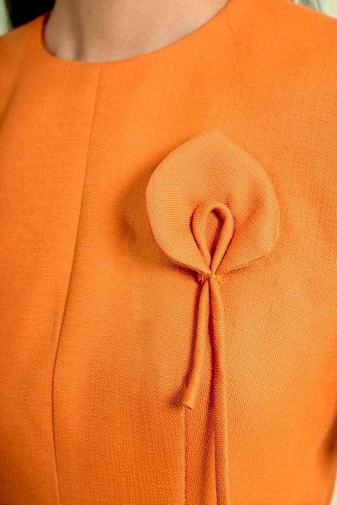 BAD93641 - Áo kiểu công sở vải thô dày dáng peplum cổ tròn tay phồng nhẹ ngực áo đính hoa kèm dây đai tạo kiểu - PANTIO