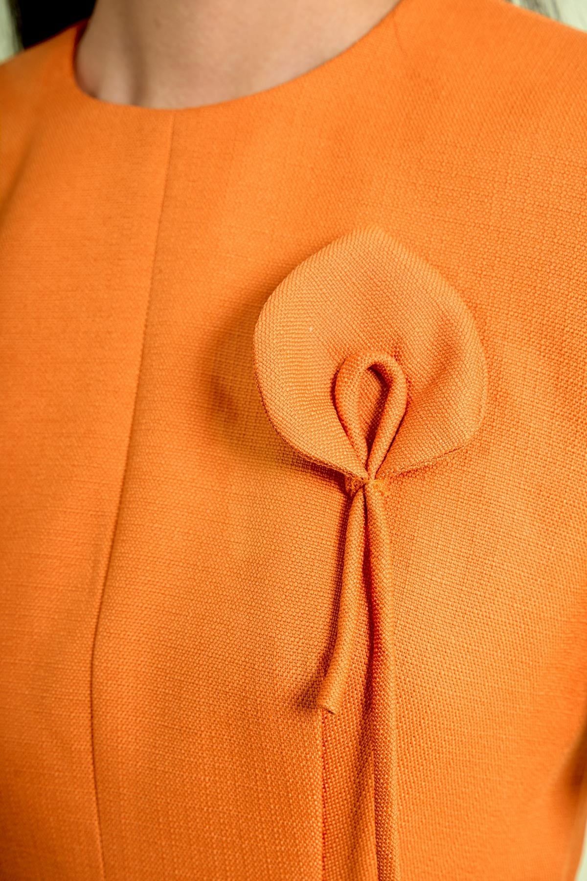 BAD93641 - Áo kiểu công sở vải thô dày dáng peplum cổ tròn tay phồng nhẹ ngực áo đính hoa kèm dây đai tạo kiểu - PANTIO