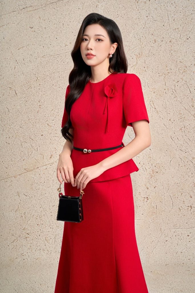 BAD93641 - Áo kiểu công sở vải thô dày dáng peplum cổ tròn tay phồng nhẹ ngực áo đính hoa kèm dây đai tạo kiểu - PANTIO