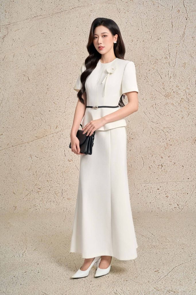 BAD93641 - Áo kiểu công sở vải thô dày dáng peplum cổ tròn tay phồng nhẹ ngực áo đính hoa kèm dây đai tạo kiểu - PANTIO