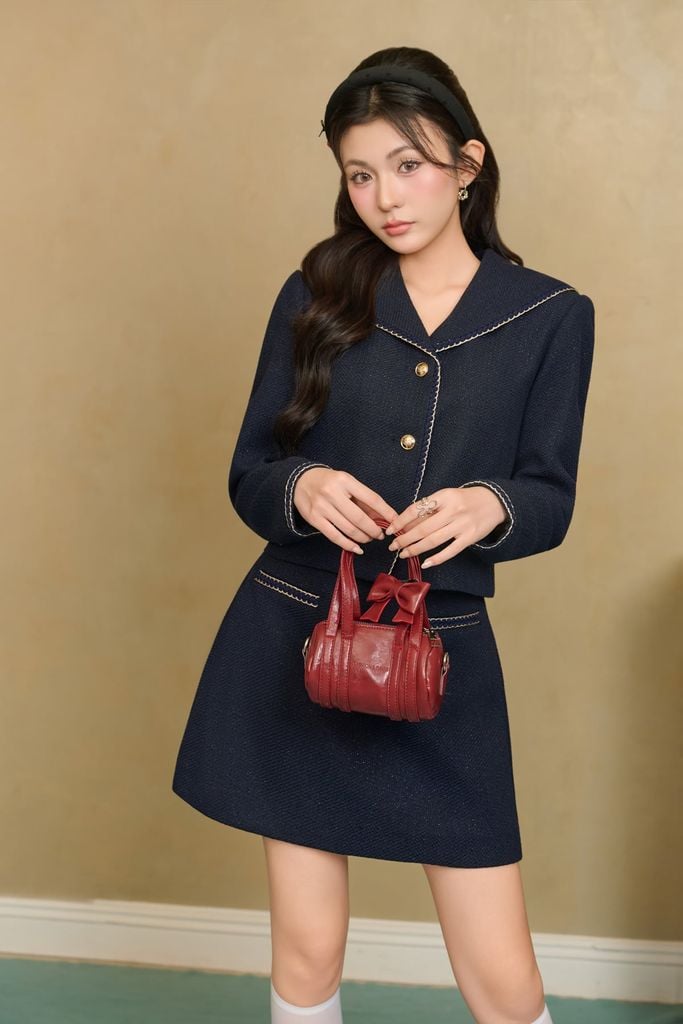 BAD93720 - Áo khoác kiểu vải dạ dáng ngắn cổ bẻ tay dài thân áo có nắp túi ốp tạo kiểu phối khuy đá thời trang - JAN.