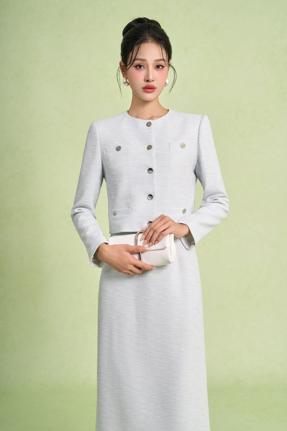 BAD93723 - Áo khoác công sở vải len dáng ngắn cổ tròn tay dài thân áo phối khuy đá tạo kiểu - PANTIO