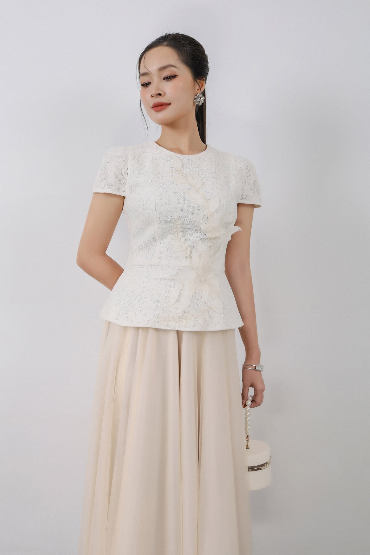 BAK13378 - Áo kiểu công sở vải ren hoa hai lớp dáng peplum cổ tròn tay bồng nhẹ thân áo đính hoa 3D cao cấp khóa thân sau - PANTIO