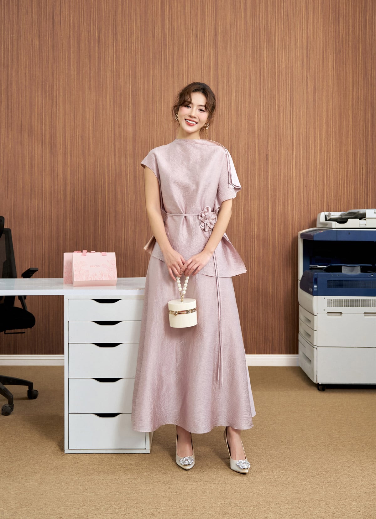 BAK13656 - Áo kiểu công sở vải tơ dáng suông cổ cao tay cánh tiên eo phối dây đai hoa tạo kiểu - PANTIO