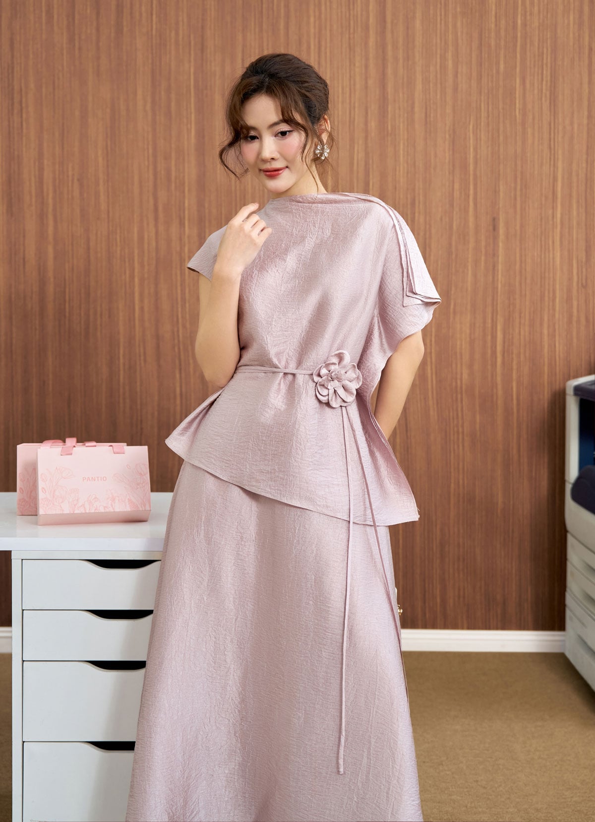 BAK13656 - Áo kiểu công sở vải tơ dáng suông cổ cao tay cánh tiên eo phối dây đai hoa tạo kiểu - PANTIO