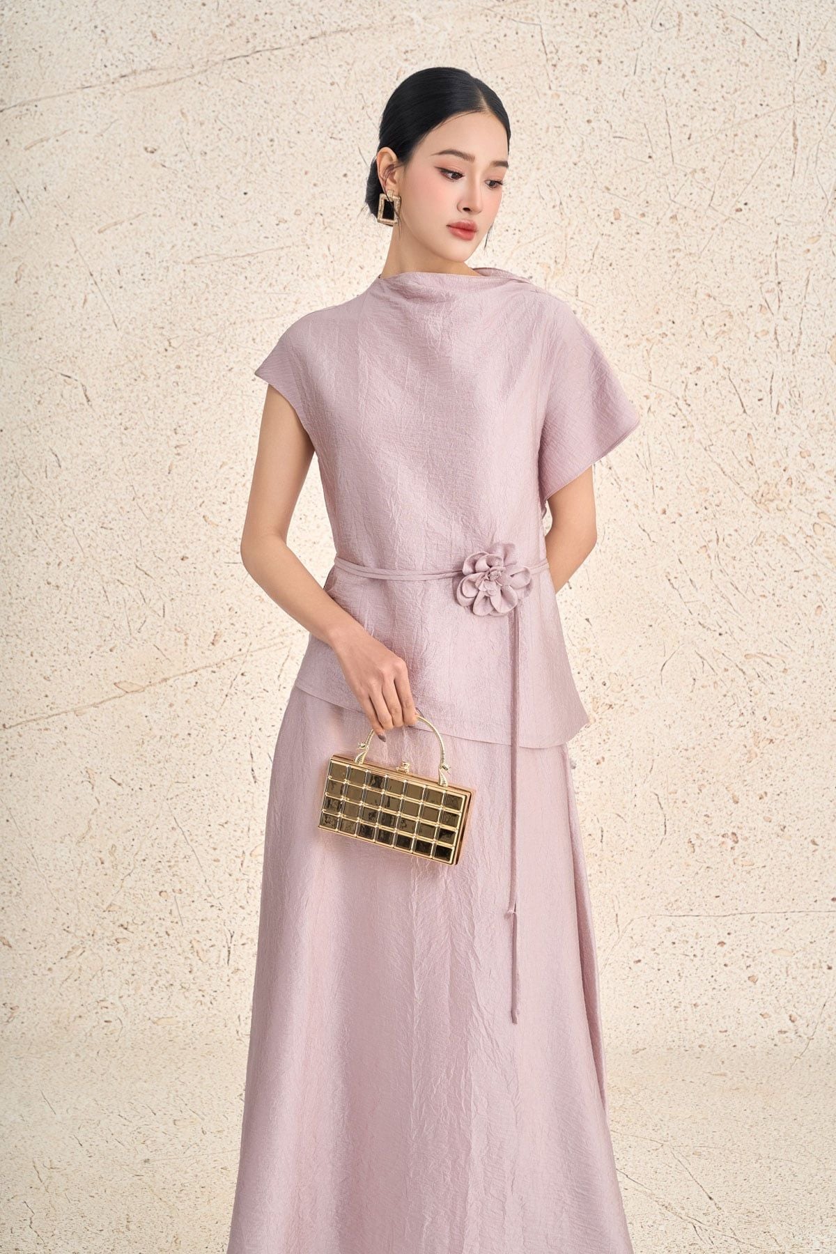 BAK13656 - Áo kiểu công sở vải tơ dáng suông cổ cao tay cánh tiên eo phối dây đai hoa tạo kiểu - PANTIO