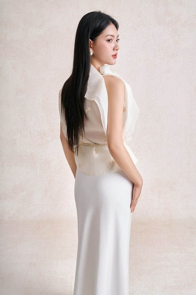 BAK13657 - Áo kiểu công sở vải tơ dáng suông cổ kiểu thân áo cách điệu kèm hoa 3D tạo kiểu - tỷ lệ kèo 8899
