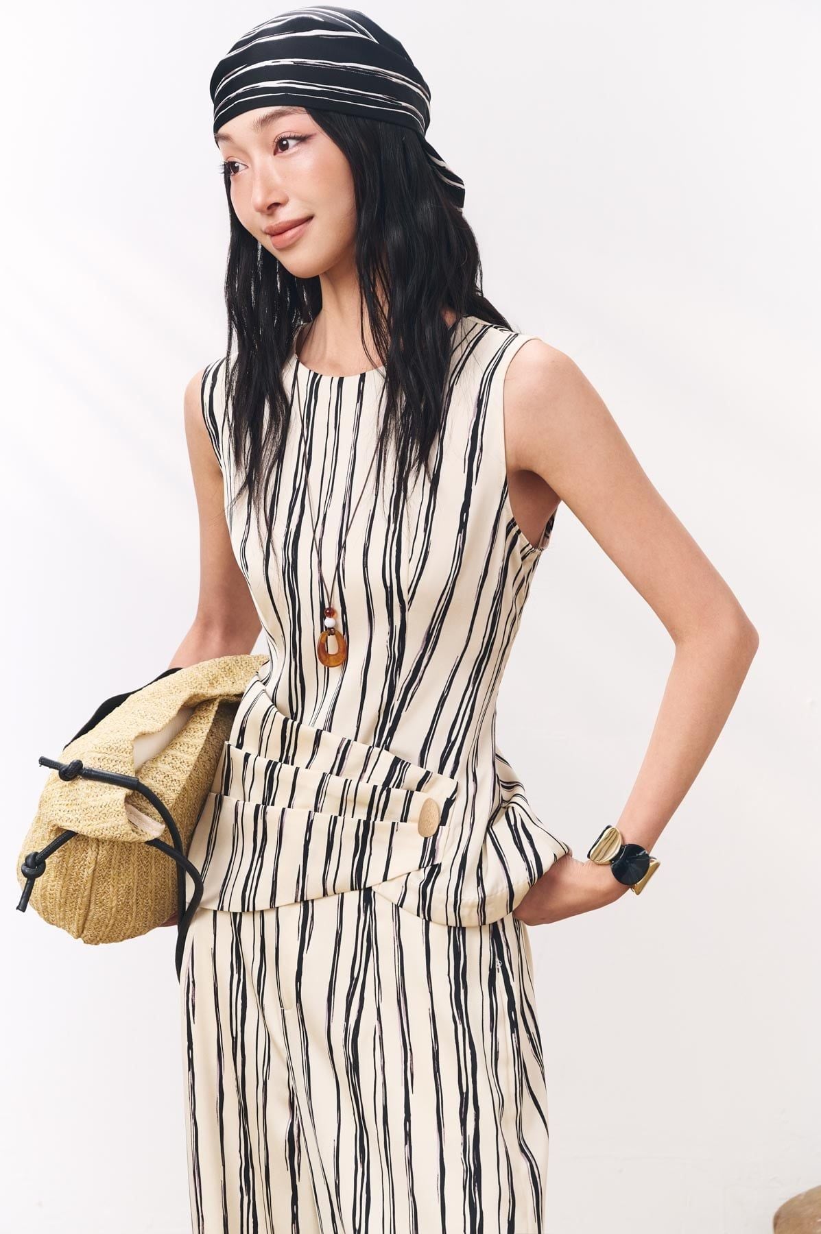 BAK13665 - Áo kiểu công sở vải lụa tằm dáng peplum cổ tròn không tay thân áo phối vạt lệch tạo kiểu khoá thân sau - PANTIO