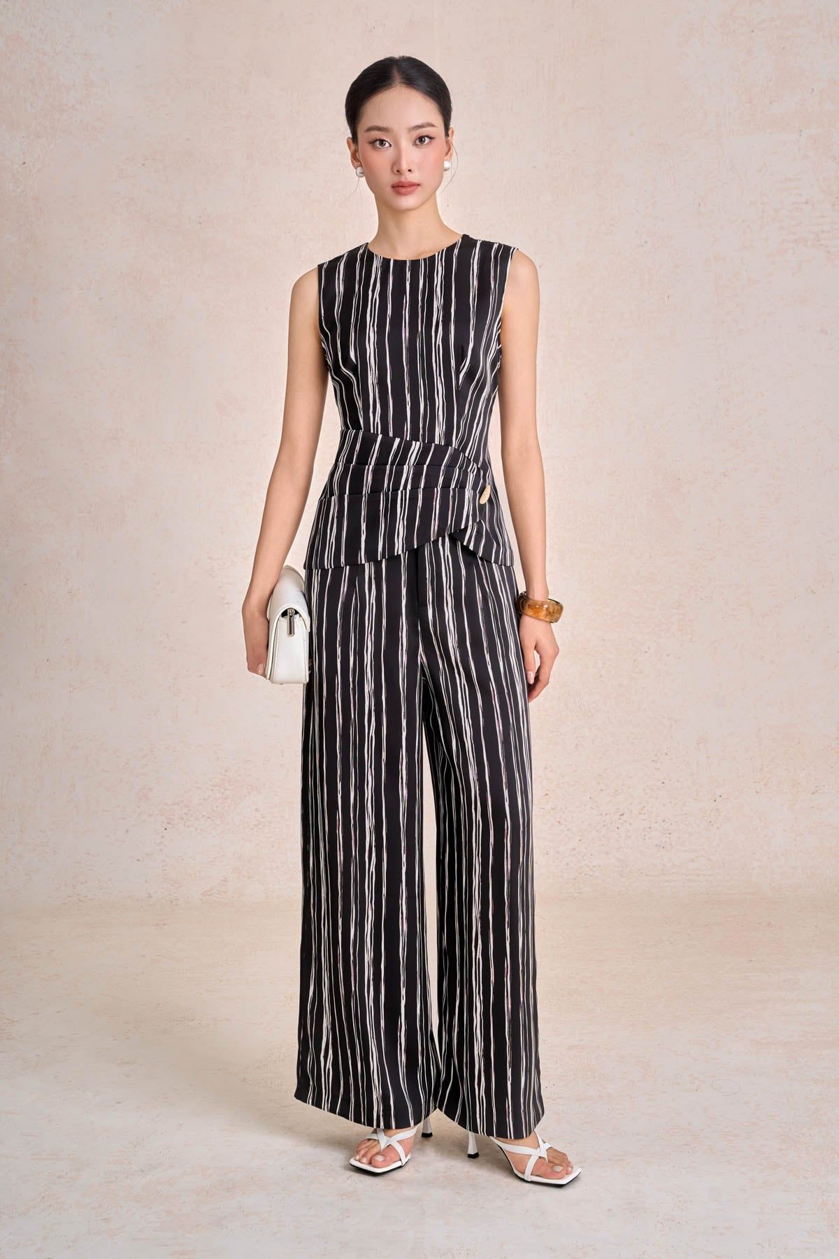 BAK13665 - Áo kiểu công sở vải lụa tằm dáng peplum cổ tròn không tay thân áo phối vạt lệch tạo kiểu khoá thân sau - PANTIO