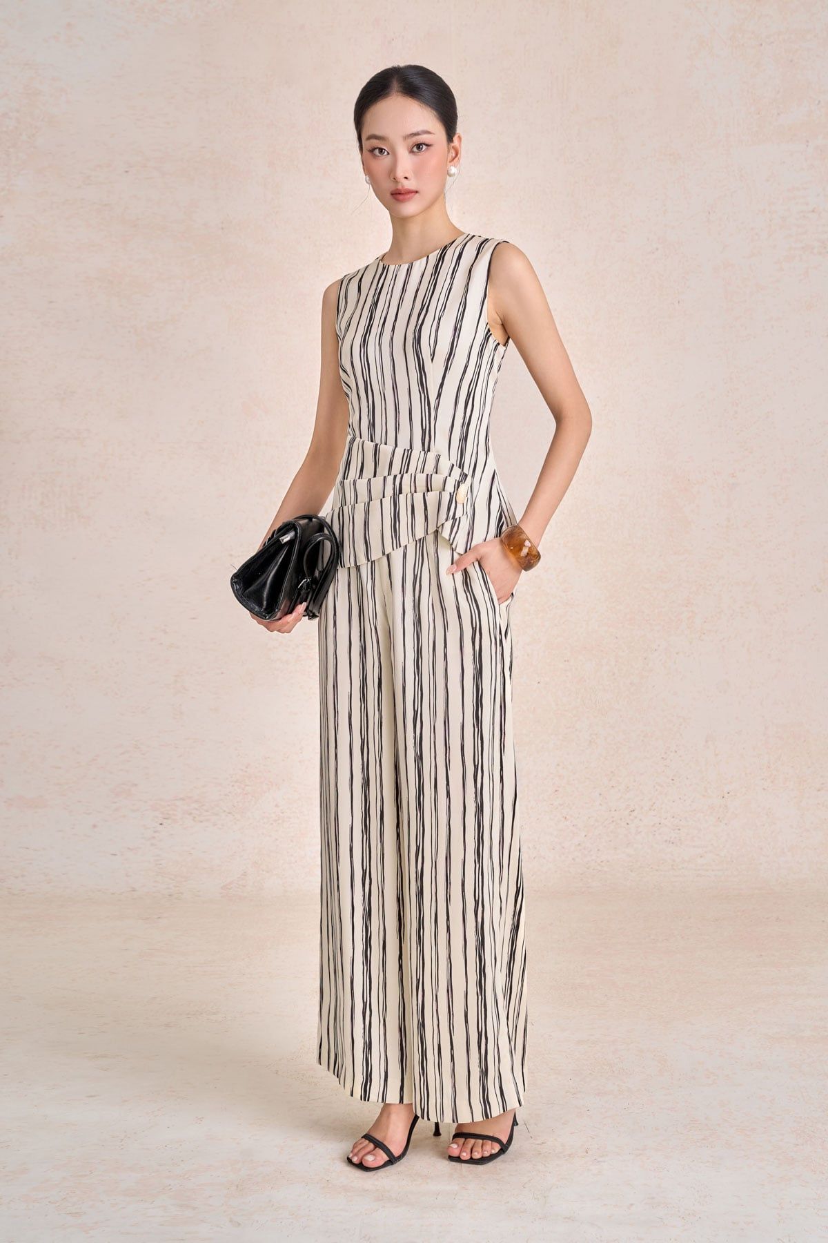 BAK13665 - Áo kiểu công sở vải lụa tằm dáng peplum cổ tròn không tay thân áo phối vạt lệch tạo kiểu khoá thân sau - PANTIO