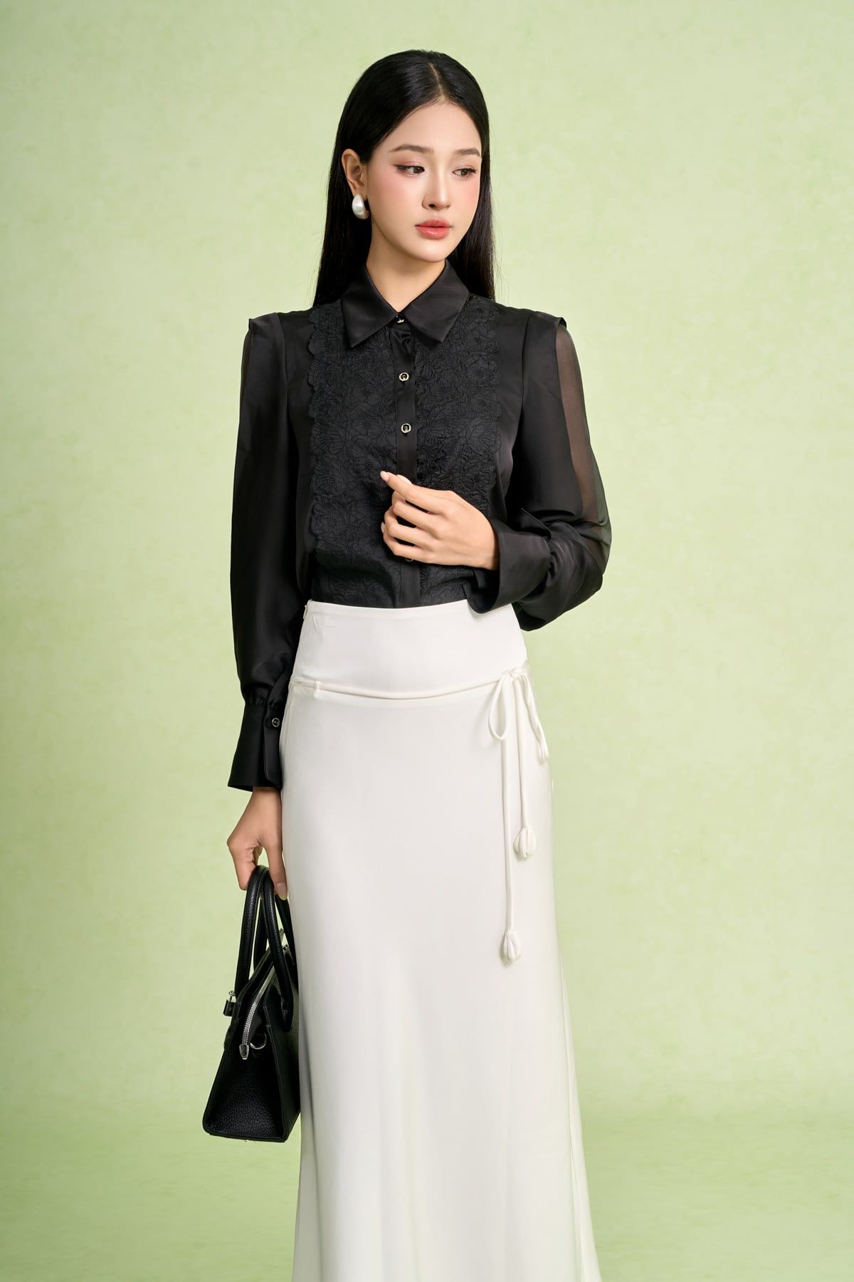 BAK13667 - Áo sơ mi kiểu công sở vải lụa cát dáng suông cổ đức tay dài cách điệu thân áo phối khuy đá thời trang - PANTIO