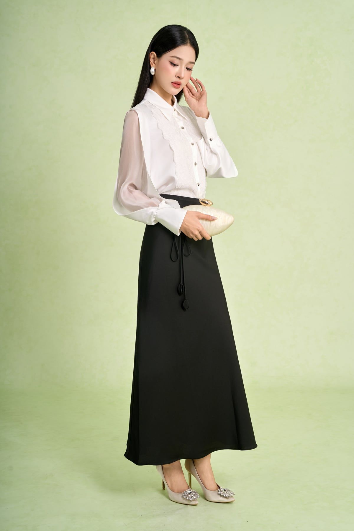 BAK13667 - Áo sơ mi kiểu công sở vải lụa cát dáng suông cổ đức tay dài cách điệu thân áo phối khuy đá thời trang - PANTIO