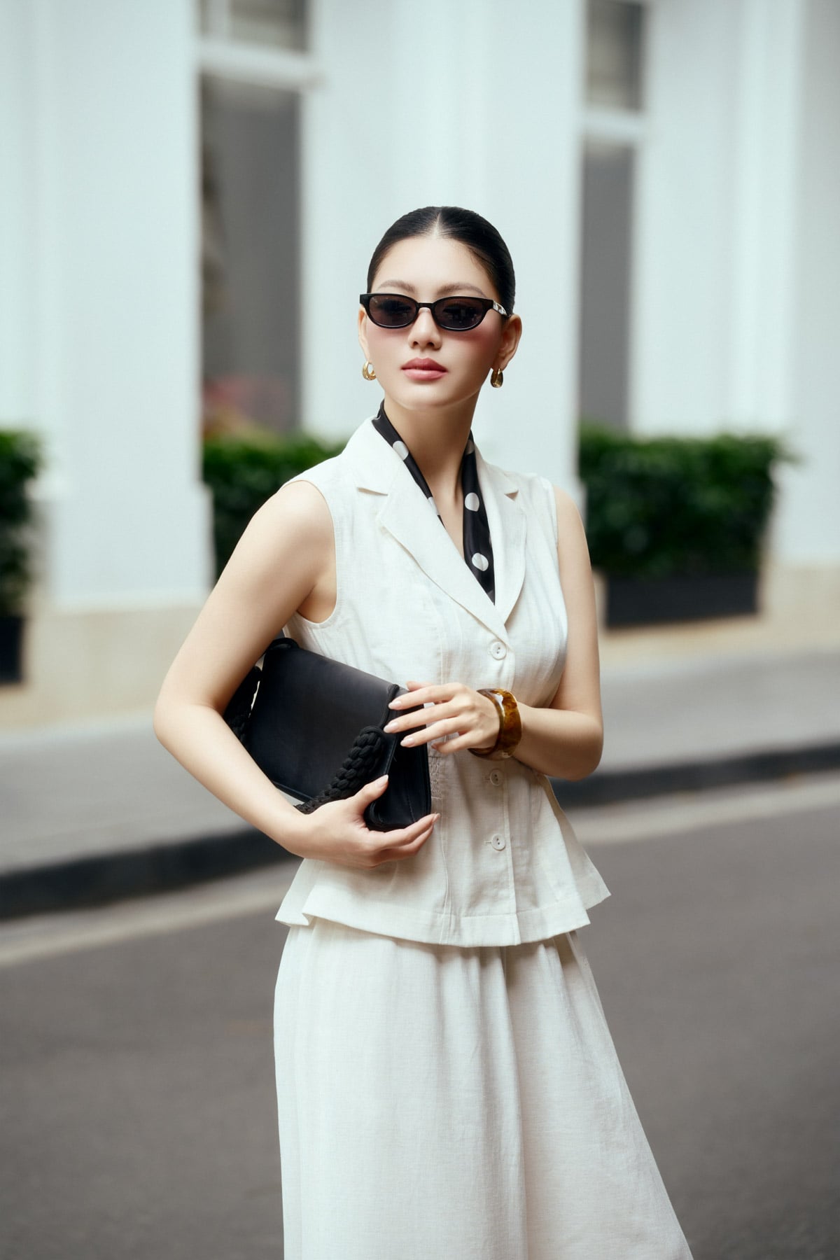 BAK13699 - Áo kiểu công sở vải thô đũi dáng ôm cổ xẻ V thân áo đính khuy bọc eo phối chun ôm tạo kiểu - PANTIO