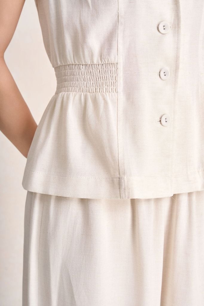 BAK13699 - Áo kiểu công sở vải thô đũi dáng ôm cổ xẻ V thân áo đính khuy bọc eo phối chun ôm tạo kiểu - PANTIO
