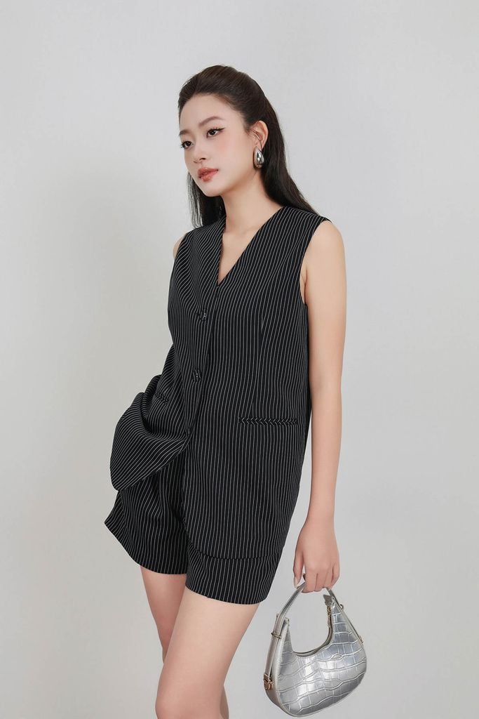 BAK33451 - Áo gile kiểu công sở vải thô kẻ dáng suông cổ xẻ V thân áo đính khuy bọc tạo kiểu - PANTIO