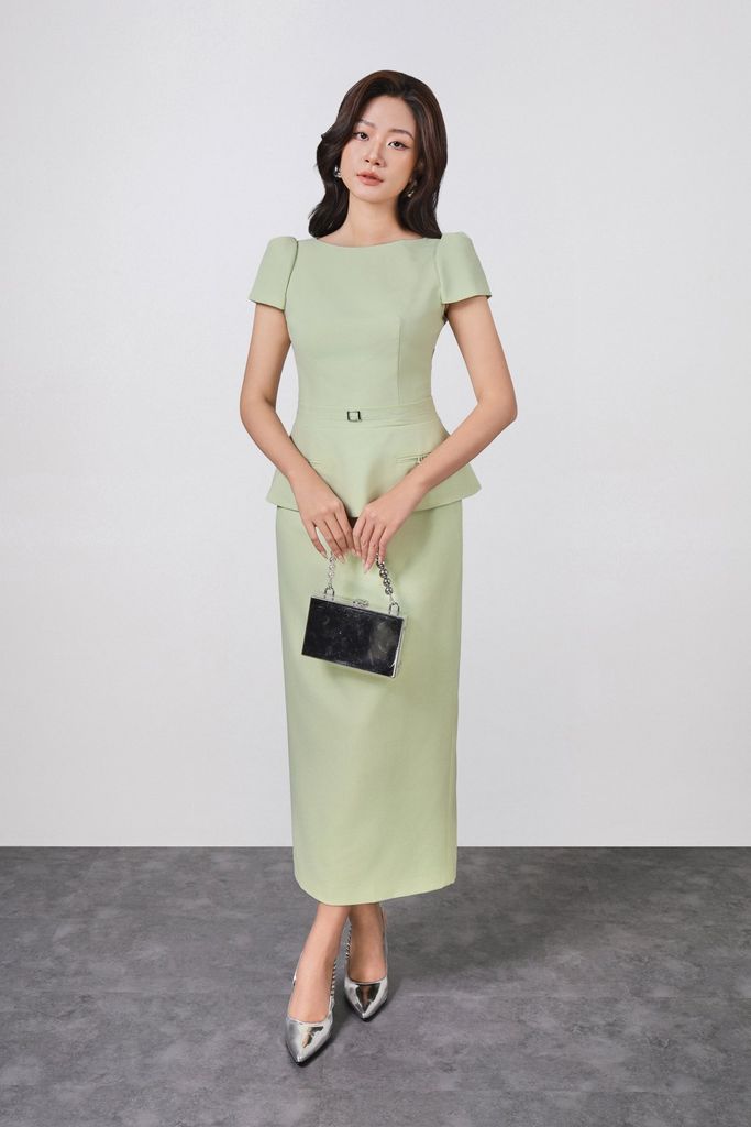 BAK33469 - Áo kiểu công sở vải tuytsi dáng peplum cổ thuyền tay cộc eo phối kim loại thời trang khoá thân sau - PANTIO