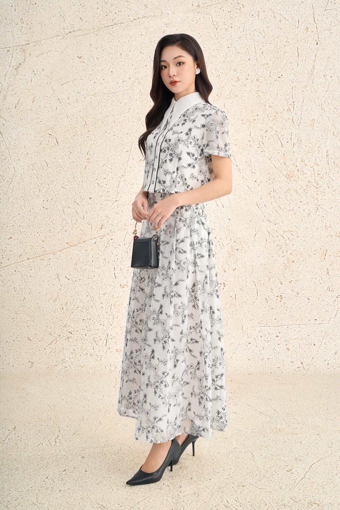 BAK33481 - Áo sơ mi kiểu công sở vải ren hoa dáng ngắn cổ đức tay cộc thân áo phối khuy đá thời trang - PANTIO