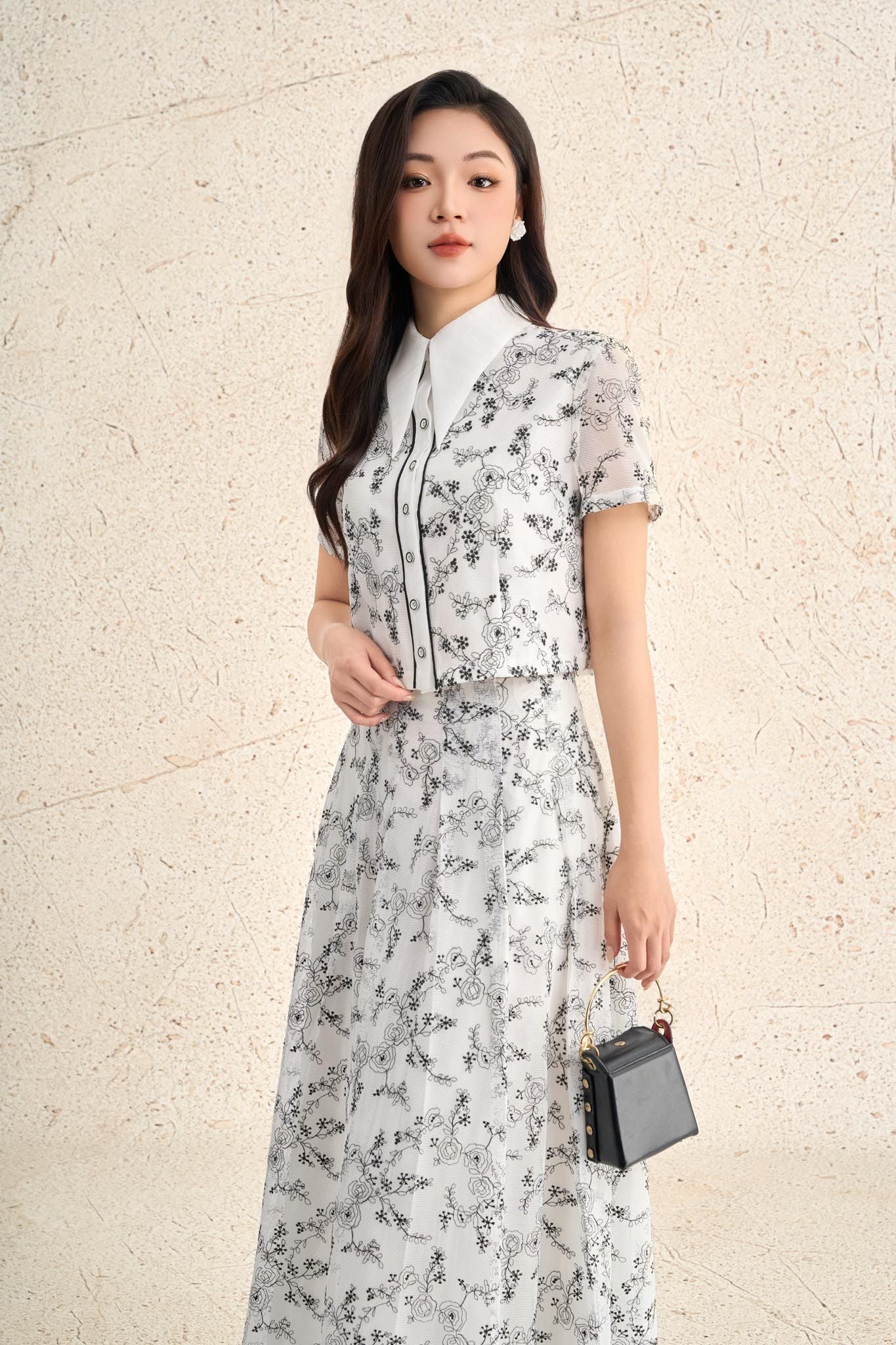 BAK33481 - Áo sơ mi kiểu công sở vải ren hoa dáng ngắn cổ đức tay cộc thân áo phối khuy đá thời trang - PANTIO