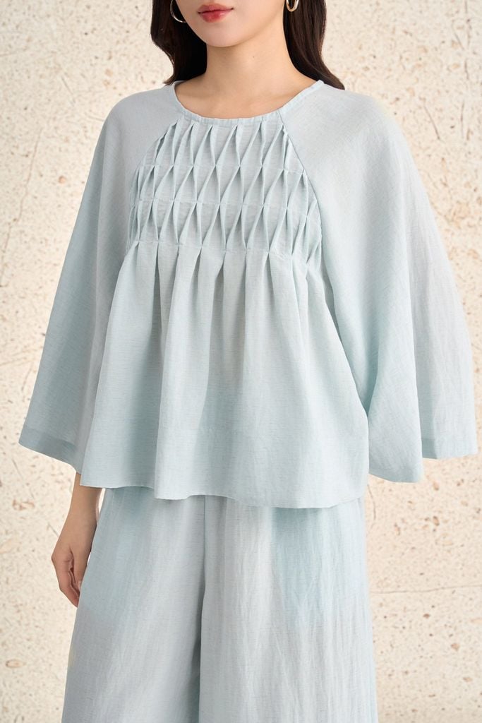 BAK33506 - Áo kiểu dạo phố vải thô mỏng dáng suông cổ tròn tay cánh dơi thân áo đính hoạ tiết thời trang - PANTIO