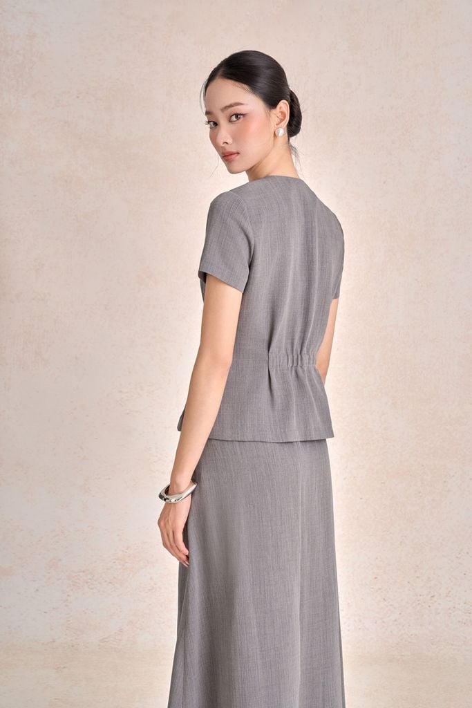 BAK33742 - Áo kiểu công sở vải thô đũi cổ xẻ V tay cộc thân áo phối khuy tạo kiểu - PANTIO